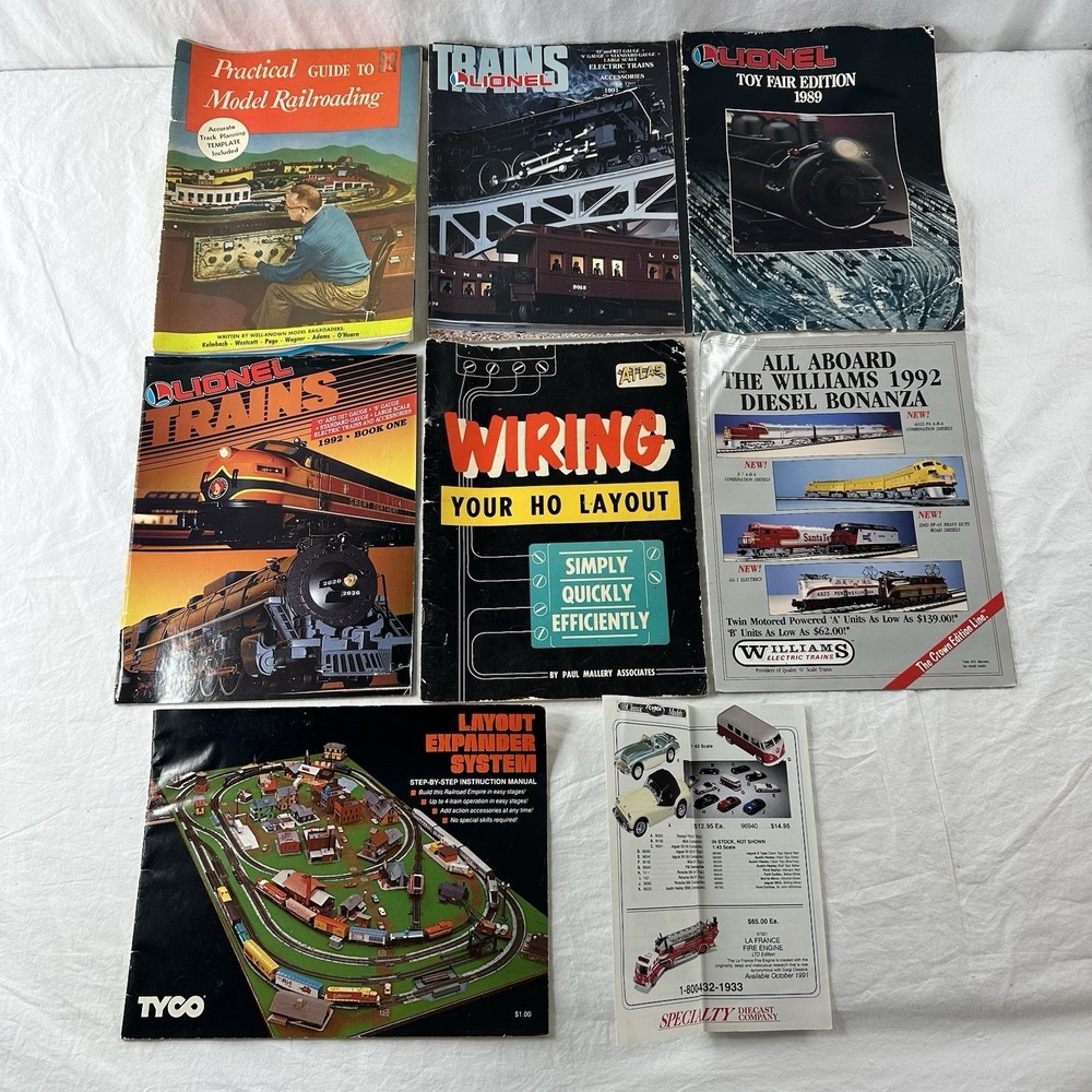 Lot Of  8 Vintage Model Trains Cars Magazines Guides Lionel Williams Tyco Corgi